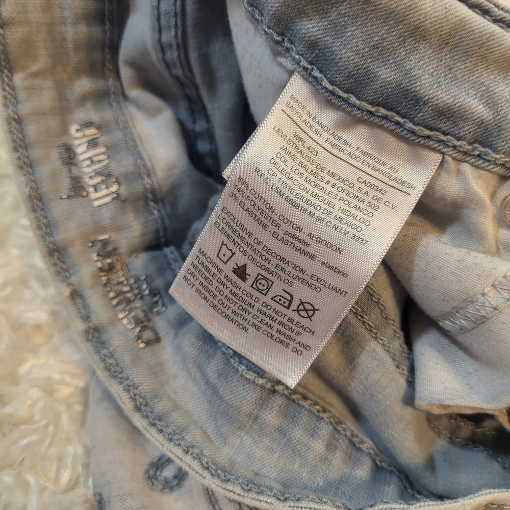 Denizen by Levi's Jegging Cut Off Shorts, Light Wash Blue, Size 9 - Picture 7 of 8